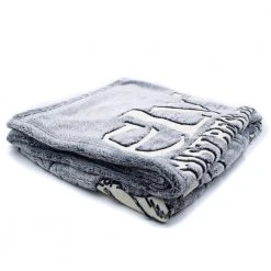 Elvira Comic Skull Glow In The Dark Throw Blanket Homewares & Gifts